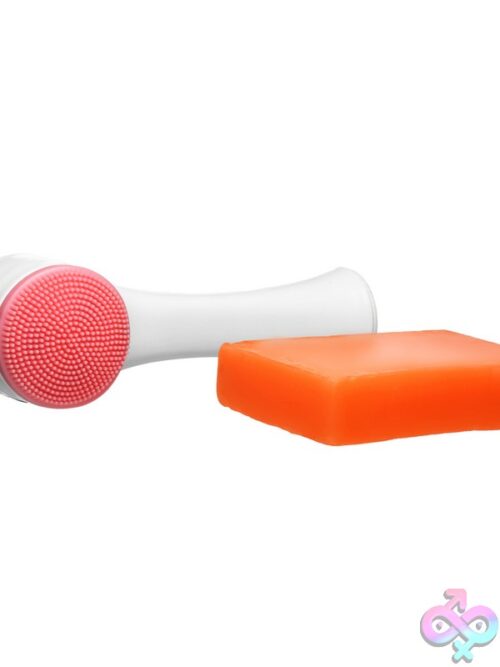 Kojic Acid Radiant Glow Soap With Exfoliating Applicator - Image 3