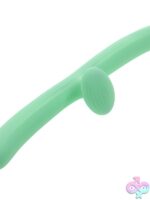 double ended couples vibrator Meet Me Halfway by Evolved Novelties in green