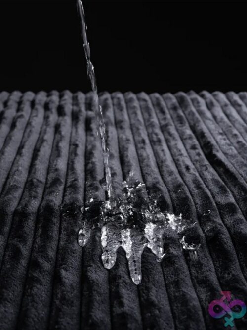 Signature Waterproof Blanket - Image 4